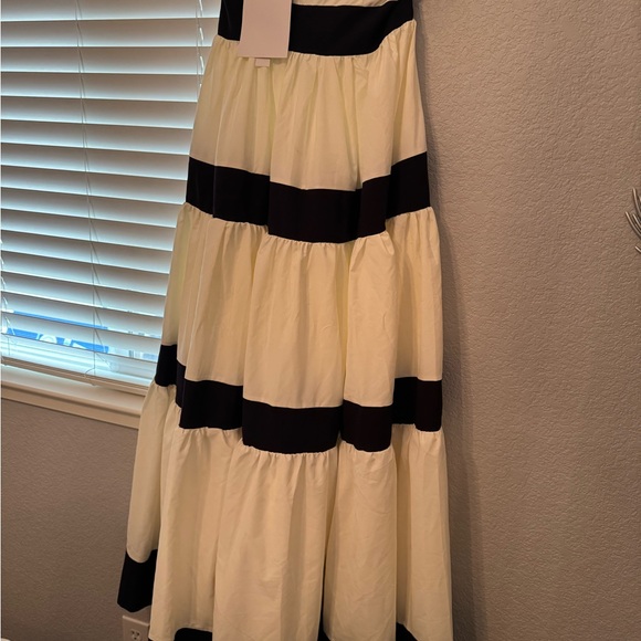 Chic Strapless Black and White Dress - Picture 2 of 3